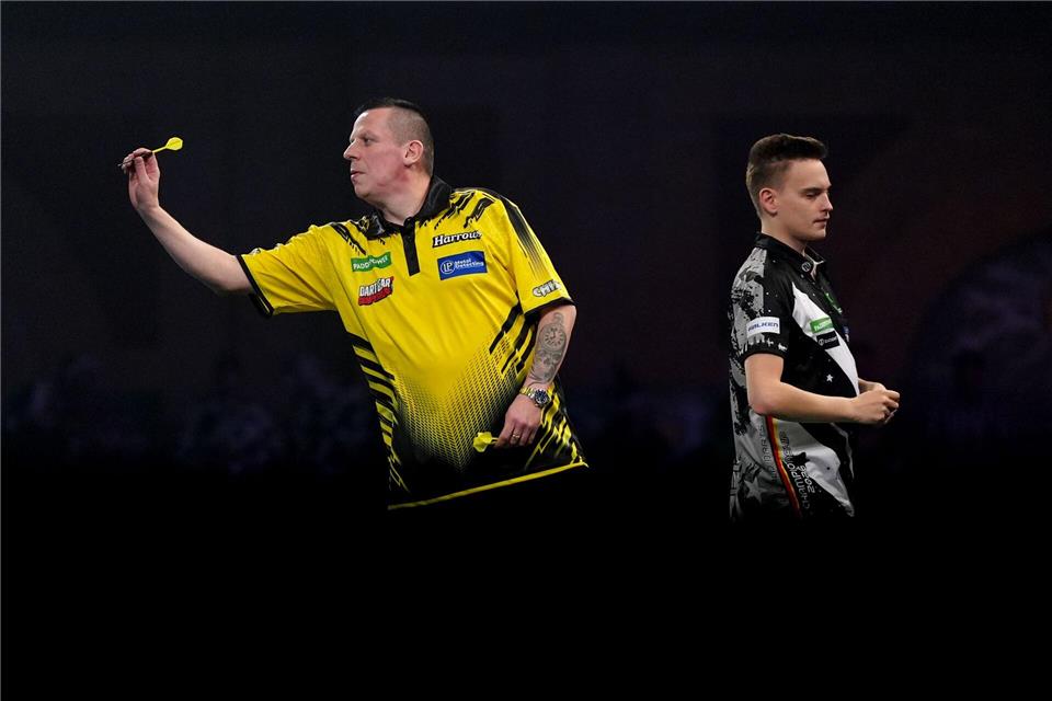 Lieferten sich ein enges Duell: Dave Chisnall (links) und Ricardo PietreczkoBradley Collyer/PA Wire/dpa