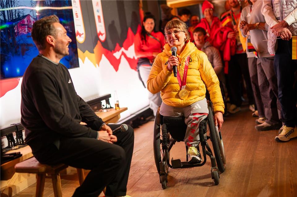 Ließ den Tag im Interview noch mal Revue passieren: Anna-Lena Forster (r).Philipp von Ditfurth/dpa