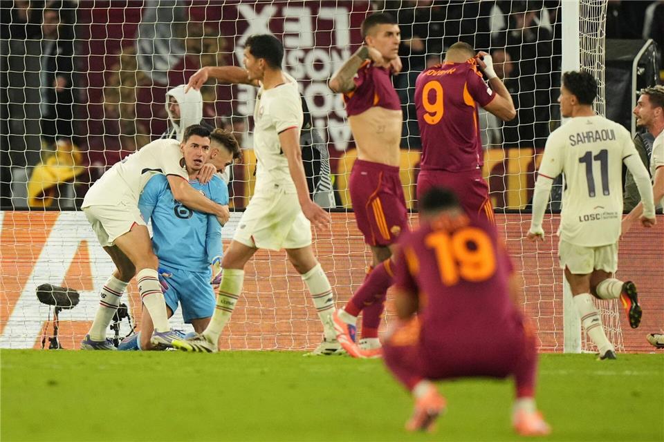 Lilles Keeper Berke Özer wurde gegen die AS Rom zum gefeierten Matchwinner.Andrew Medichini/AP/dpa