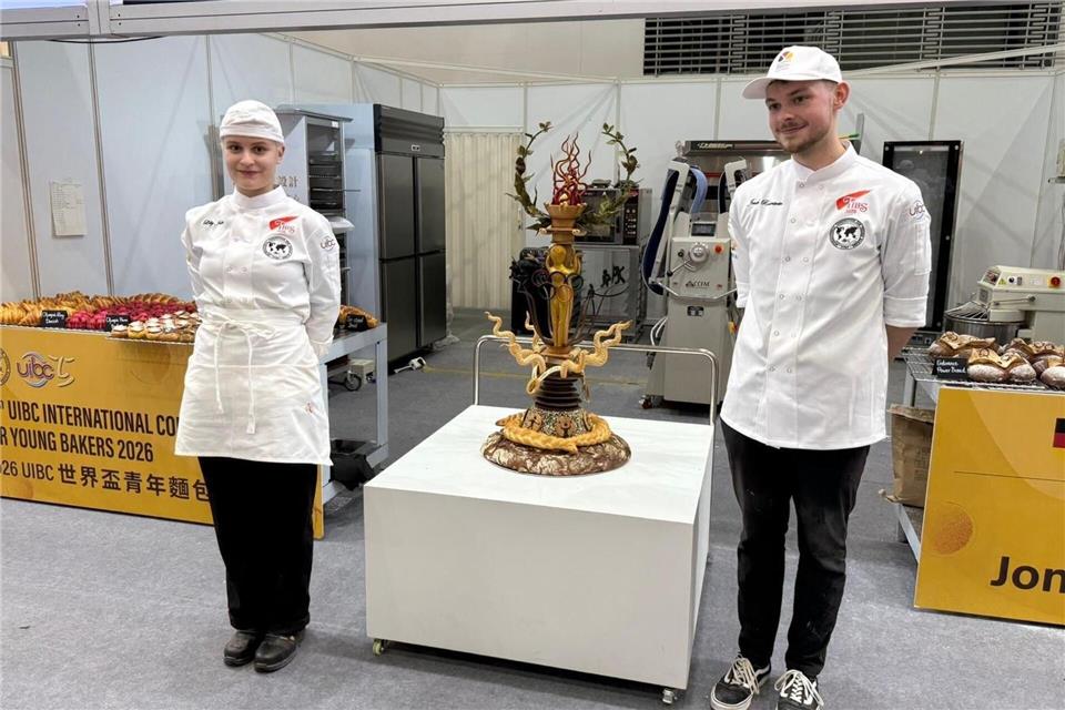 Lilly Jahn und Jonah Rosentreter holten bei der WM der Bäckerjugend den dritten Platz (Handout).--/Akademie Deutsches Bäckerhandwerk (Backakademie)/dpa