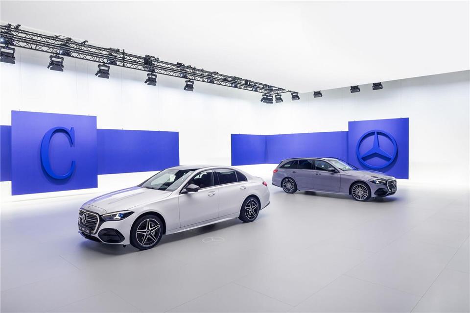 Limousine und Kombi der neuen C-Klasse sollen noch im Herbst zu Preisen ab 48.844 Euro auf den Markt kommen.Mercedes-Benz AG/dpa-tmn