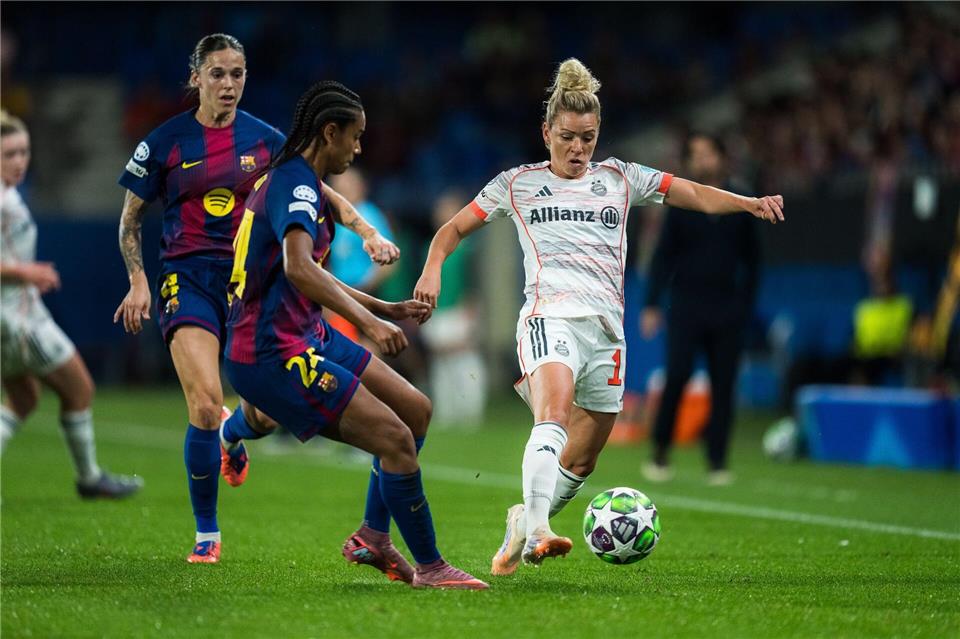 Bayern-Schock gegen Barça als Warnung für Wück Linda Dallmann (r) und die Bayern-Frauen haben gegen den FC Barcelona eine herbe Pleite kassiert.Joan Gosa/XinHua/dpa