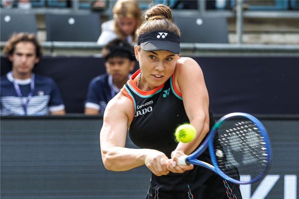 Linda Noskova agiert während des Finales.Andreas Gora/dpa