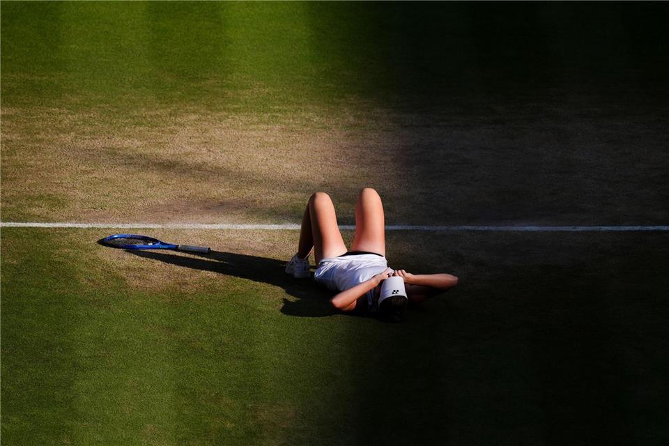 Linda Noskova feiert den größten Erfolg ihrer Tennis-Karriere.John Walton/PA Wire/dpa