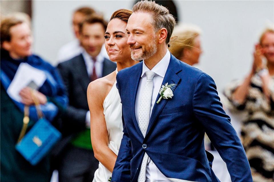 Lindner und Lehfeldt hatten im Sommer 2022 auf Sylt geheiratet. (Archivfoto)Axel Heimken/dpa