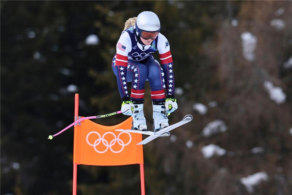 Lindsey Vonn zeigt trotz maladen Knies eine ansprechender Trainingsfahrt in Cortina.Marco Trovati/AP/dpa