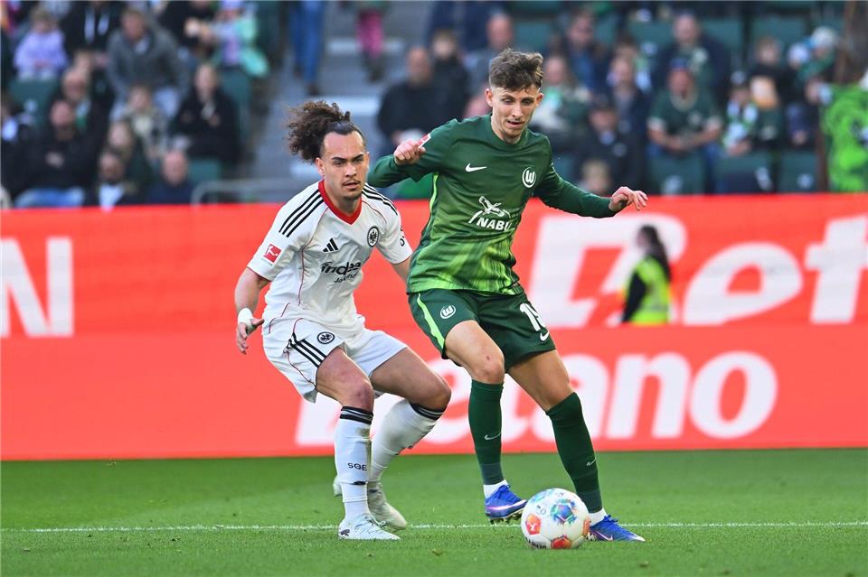 Lindström (r.) spielte für Wolfsburg und die Eintracht. (Archivfoto)Swen Pförtner/dpa