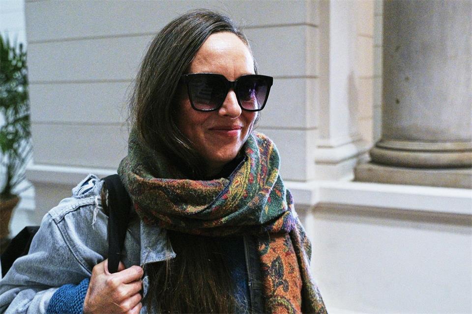 Linke-Abgeordnete Vanessa Emde nahm an einer Sitzung des Fraktionsvorstands im Abgeordnetenhaus teil. Katrin Luxenburger/dpa
