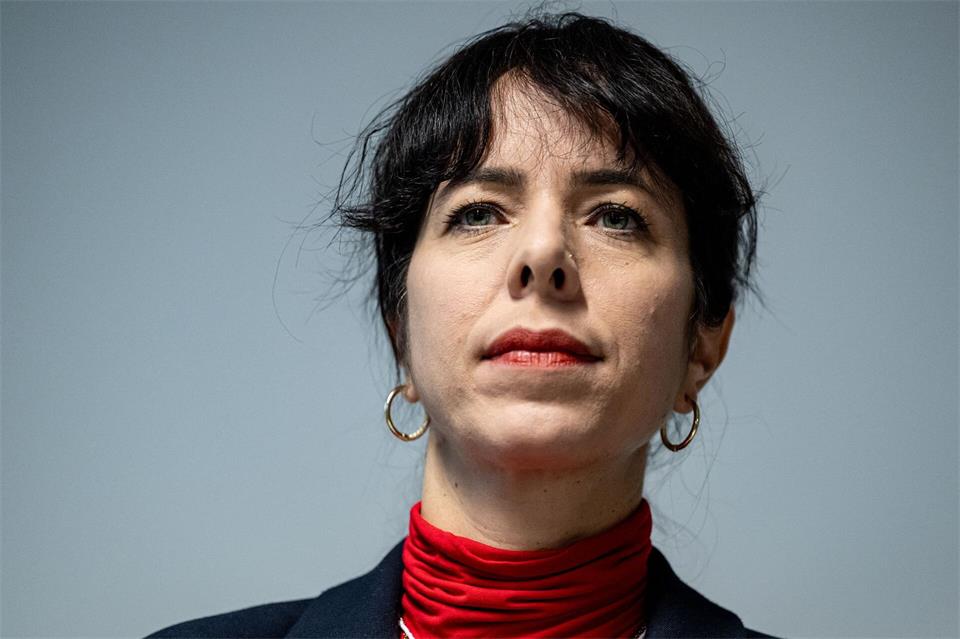 Linke-Fraktionsvorsitzende Elif Eral hält den Vorstoß von Bundesinnenminister Alexander Dobrindt (CSU) gegen mögliche Vergesellschaftungen für verfassungswidrig. (Archivbild) Fabian Sommer/dpa