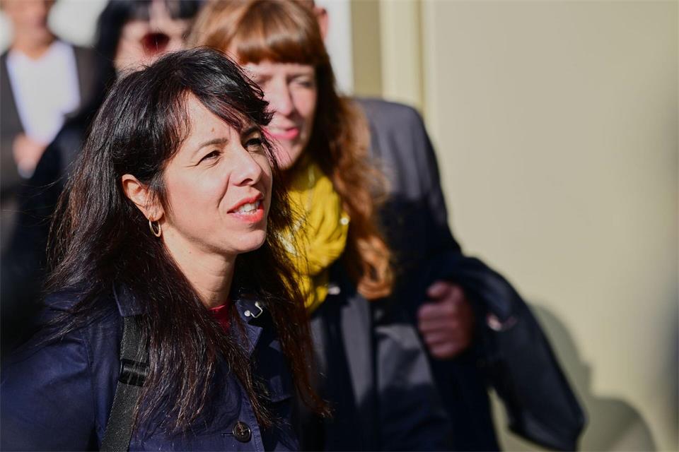 Linke-Fraktionsvorsitzende Elif Eralp will weiterhin Regierende Bürgermeisterin in Berlin werden. Sebastian Christoph Gollnow/dpa