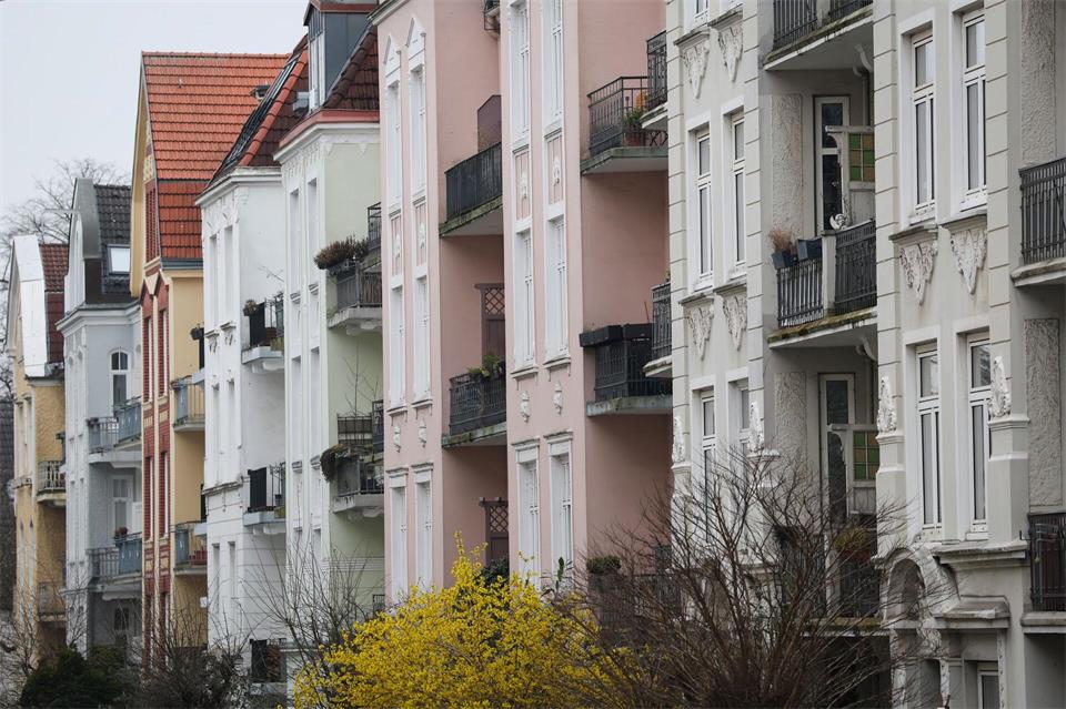 Linke, Grüne und SPD in Berlin wollen durch Vergesellschaftungen die Mieten senken. (Symbolbild)Christian Charisius/dpa