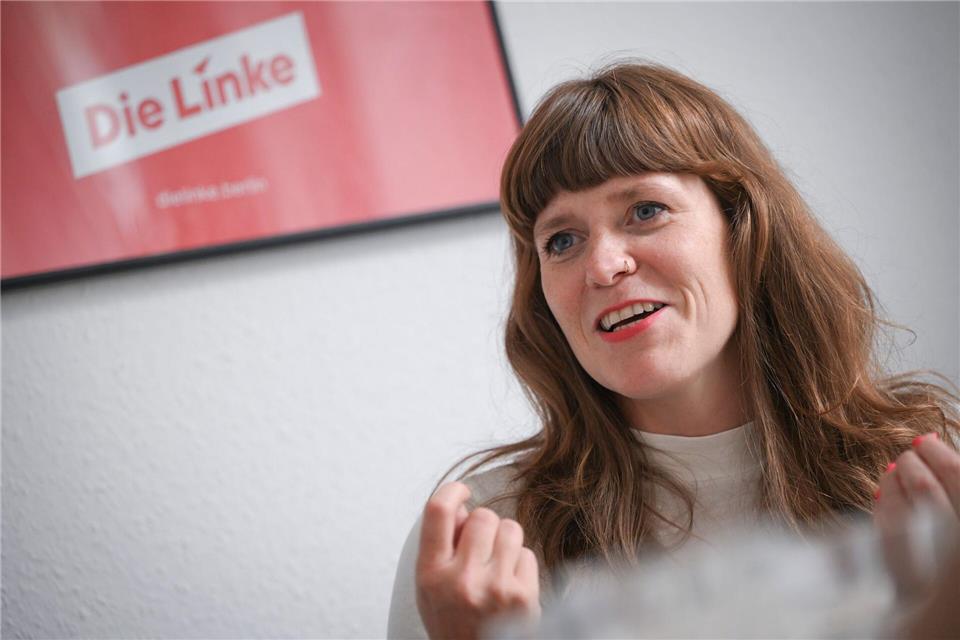 Linke-Landesvorsitzende Kerstin Wolter hält die Entscheidungen in Neukölln für richtig. (Archivbild) Jens Kalaene/dpa