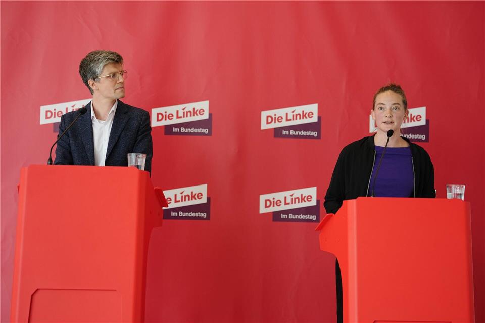 Linke-Politikerin Violetta Bock und Rechtsanwalt Johannes Franke in Berlin. Hat die Linke vor Gericht Erfolg?Kay Nietfeld/dpa