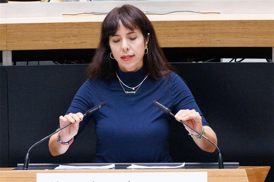 Linke-Spitzenkandidatin Elif Eralp hat die CDU im Landesparlament kritisiert. Carsten Koall/dpa