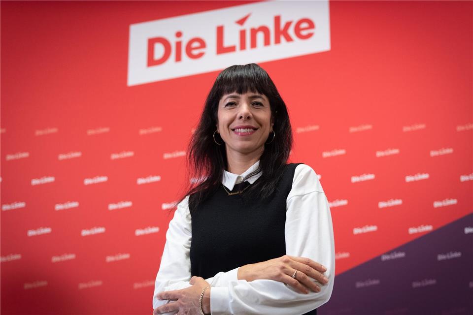 Linke-Spitzenkandidatin Elif Eralp sieht den Erfolg des linken Demokraten Zohran Mamndani bei der Bürgermeisterwahl in New York positiv. (Archivbild)Soeren Stache/dpa