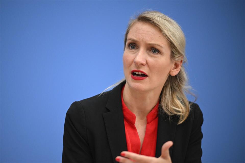 Linken-Chefin Ines Schwerdtner glaubt, „dass die Berlinerinnen und Berliner nicht so sehr interessiert, welche einzelnen Sätze in einzelnen Vereinbarungen stehen“. (Archivbild)Britta Pedersen/dpa