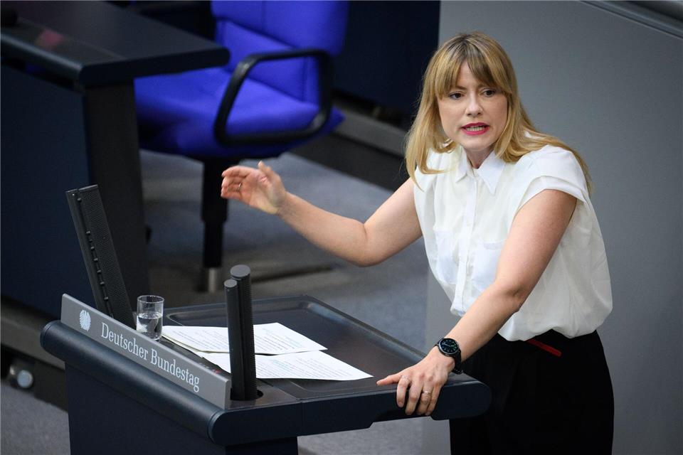 Linken-Politikerin Bünger stellt das Vorgehen der Behörden in Frage. (Archivbild) Bernd von Jutrczenka/dpa