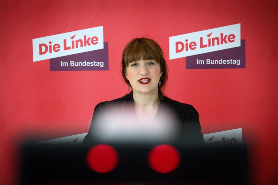 Linksfraktionschefin Reichinnek fordert konsequente Schritte zur E-Mobilität. (Archivbild)Bernd von Jutrczenka/dpa