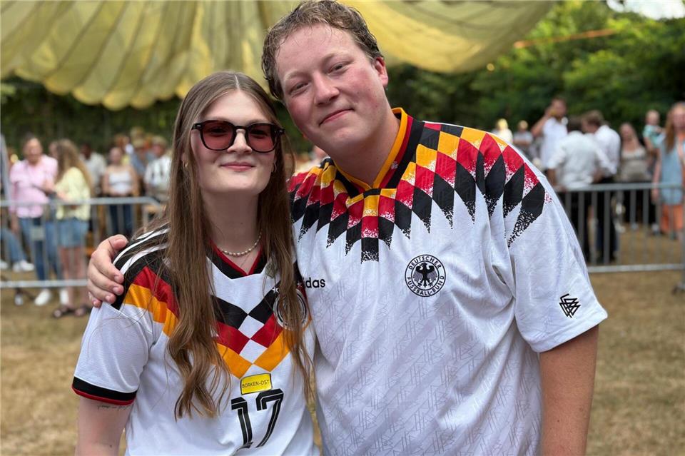 Linus Bröker und Lynn Kamperschroer sind das neue Königspaar von Waldesruh.