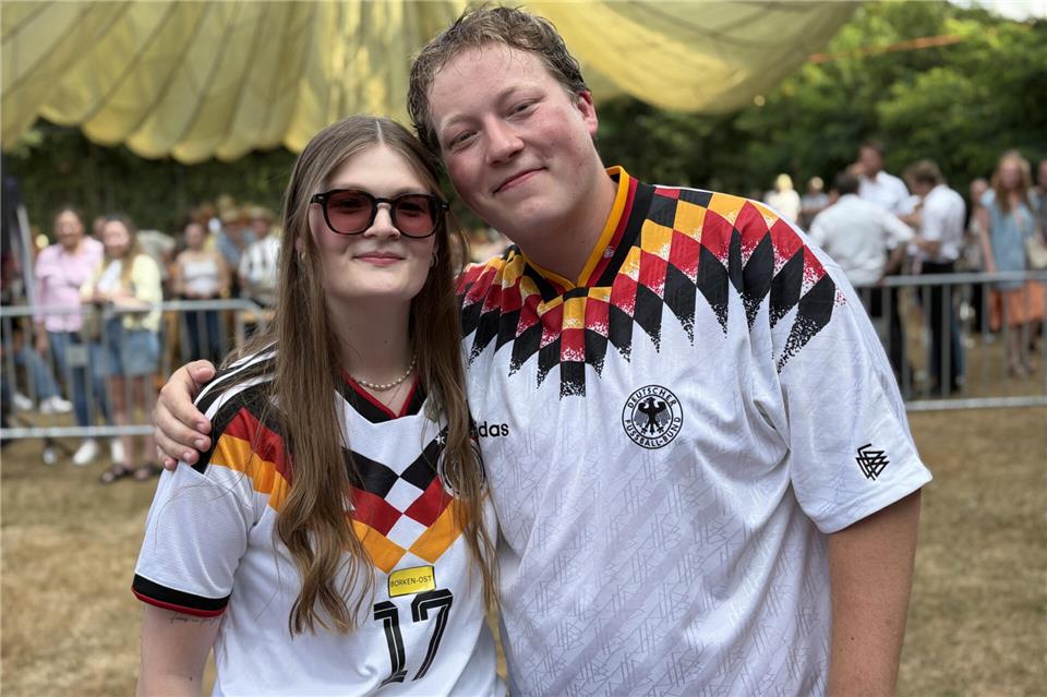 Linus Bröker und Lynn Kamperschroer sind das neue Waldesruher Königspaar.