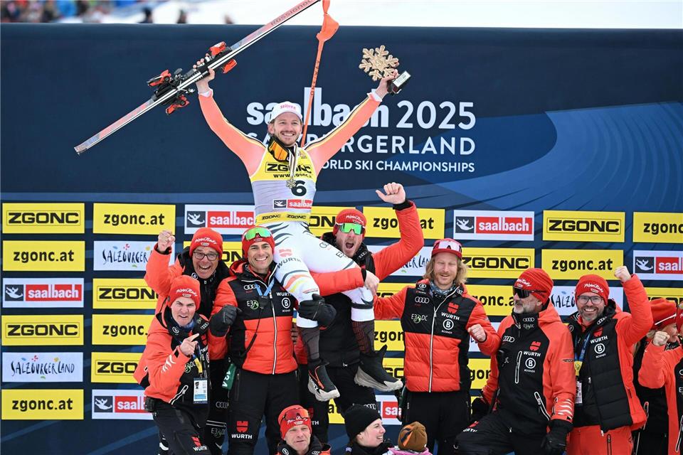 Linus Straßer lässt sich für Bronze feiern.Barbara Gindl/APA/dpa