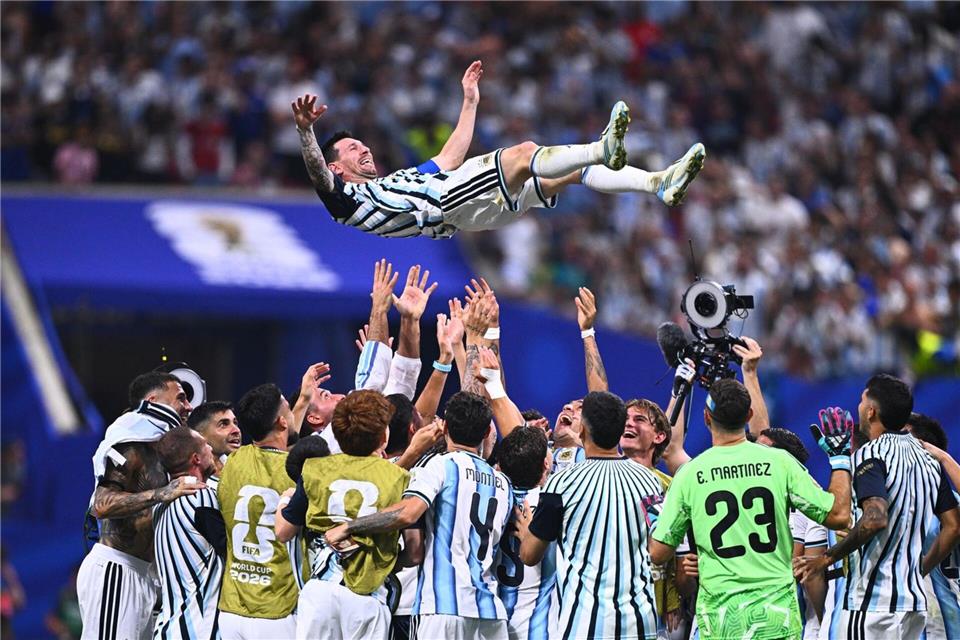 Lione Messi wird gefeiert. (Archivbild)Tom Weller/dpa