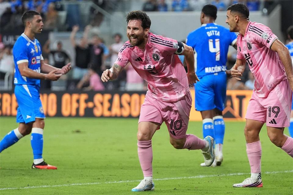 Lionel Messi besitzt bald zwei Clubs in Spanien. (Archivbild)Lynne Sladky/AP/dpa