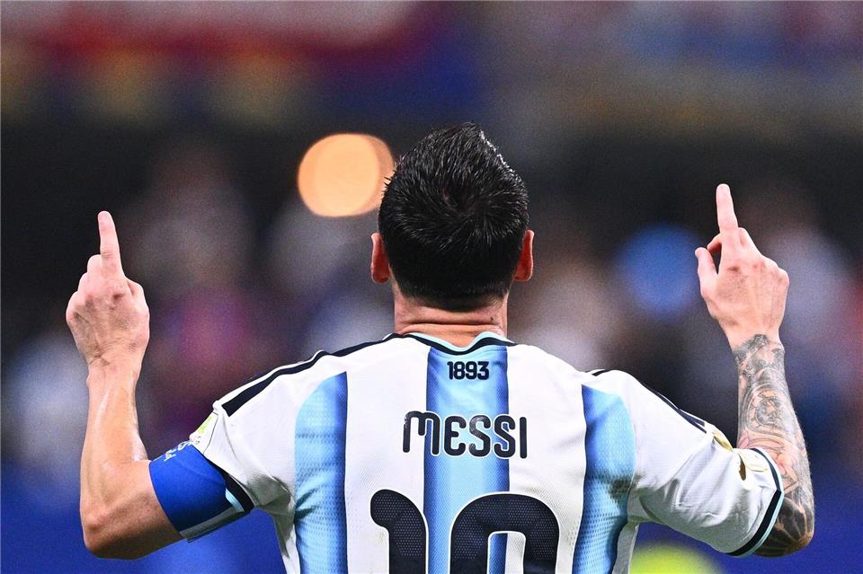 Lionel Messi nach seinem Tor zum 2:2.Tom Weller/dpa