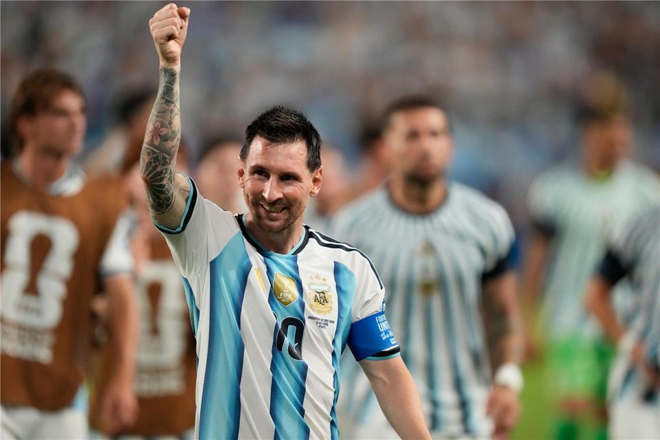 Lionel Messi steht mit Argentinien im WM-Viertelfinale.Rebecca Blackwell/AP/dpa