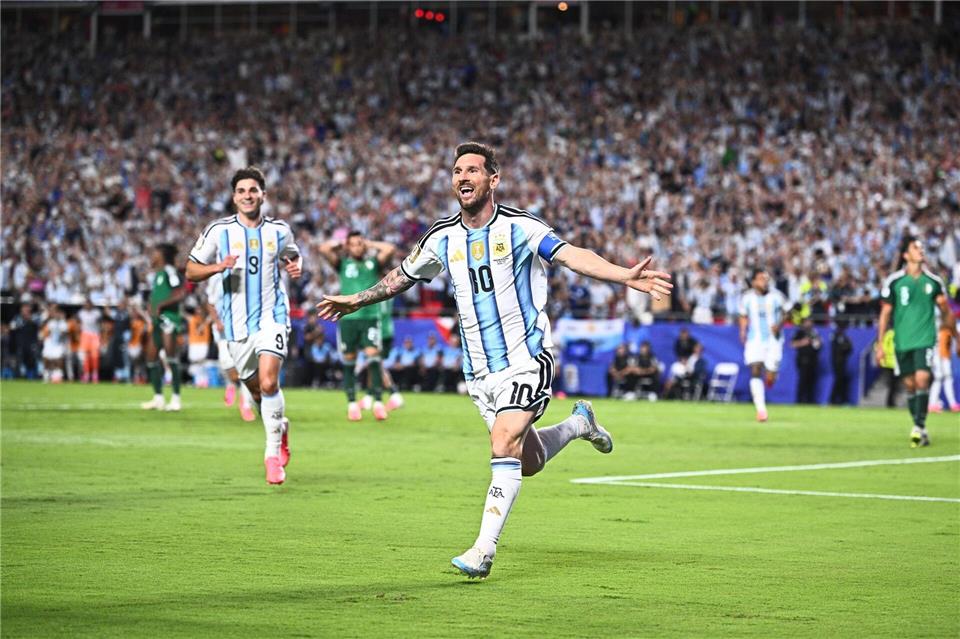 Lionel Messi traf doppelt gegen Algerien.Tom Weller/dpa