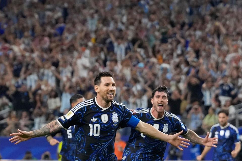 Lionel Messi und Co. trugen das Auswärtstrikot im Gruppenspiel gegen Jordanien. (Archivbild)Tony Gutierrez/AP/dpa