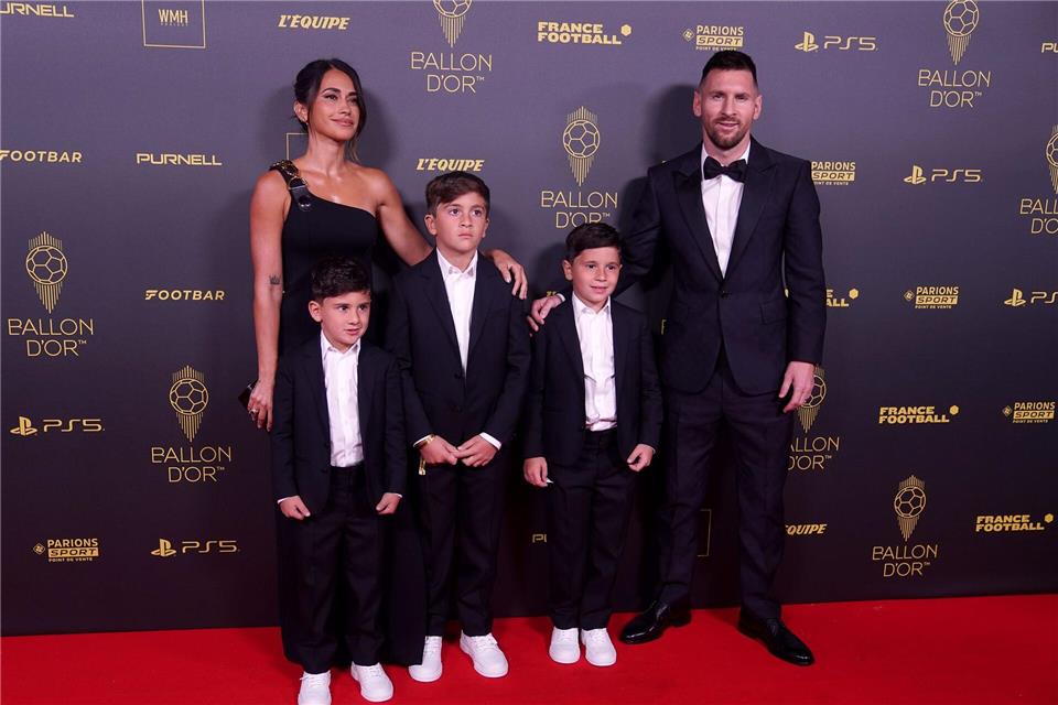 Lionel Messi zeigt seine Familie durchaus auch bei öffentlichen Anlässen wie hier bei der Ballon d’Or-Verleihung 2023.Adam Davy/PA Wire/dpa