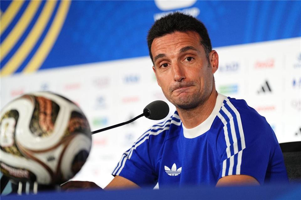 Lionel Scaloni ist mit Argentinien im WM-Halbfinale.Martin Rickett/PA Wire/dpa