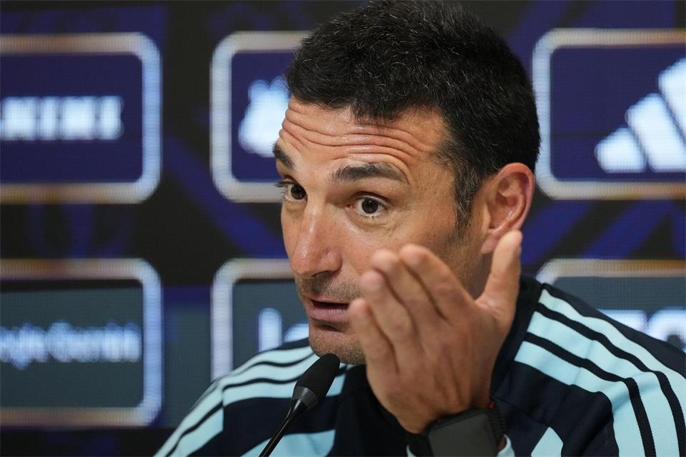 Lionel Scaloni soll sich mit dem Verband über einen neuen Vertrag praktisch einig sein. (Archivbild)Gustavo Garello/AP/dpa