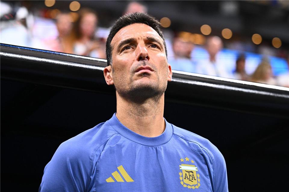 Lionel Scaloni zeigte sich nach dem 3:2 Argentiniens gegen Ägypten von seiner emotionalen Seite.Tom Weller/dpa