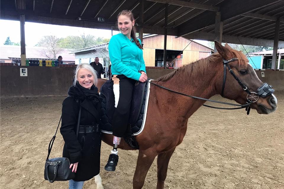 Lisa Böhle hat eine Blutvergiftung überlebt. Auf einem Pferd zu reiten ist wieder möglich.