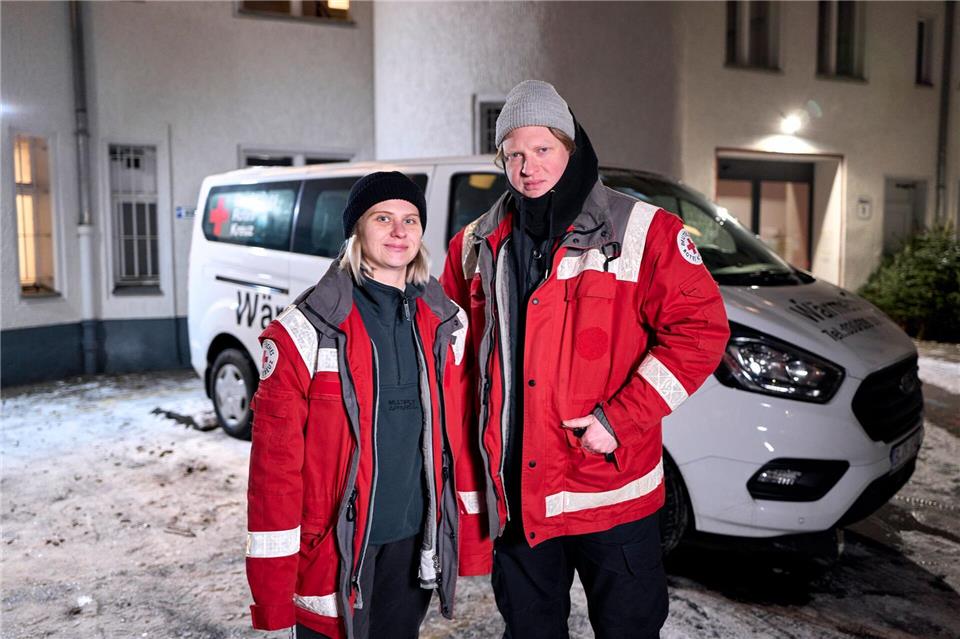 Lisa Wiedemann arbeitet seit dieser Saison beim Wärmebus, Sebastian Ulm engagiert sich seit fünf Jahren.Michael Ukas/dpa