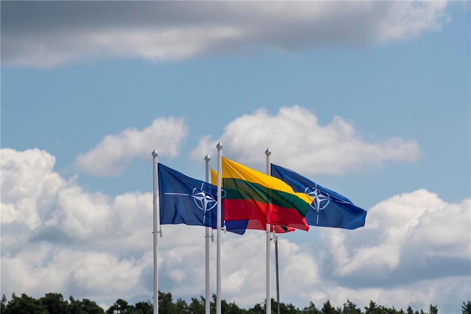 Litauen meldet Luftraumverletzung durch russische Flugzeuge Litauen beklagt eine Verletzung seines Luftraums durch Russland. (Symbolbild)Mindaugas Kulbis/AP/dpa