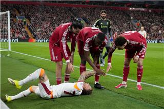 Liverpool-Spieler sorgen sich um Noa Lang.Jon Super/AP/dpa