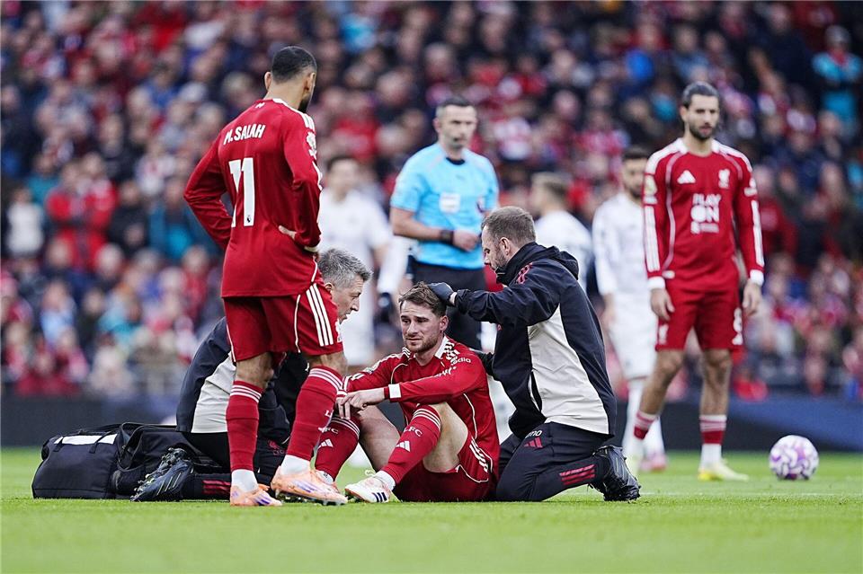 Vierte Pleite in Serie für Liverpool - 1:2 gegen Man United Liverpool’s Alexis Mac Allister konnte nach einer Kopfverletzung mit Verband weiterspielen.Peter Byrne/PA Wire/dpa