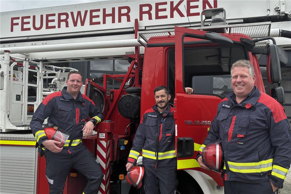 Löschzugführer Christian Fiedler (von rechts) mit seinen beiden Stellvertretern Oliver Brüggemann und Stefan Holthausen.