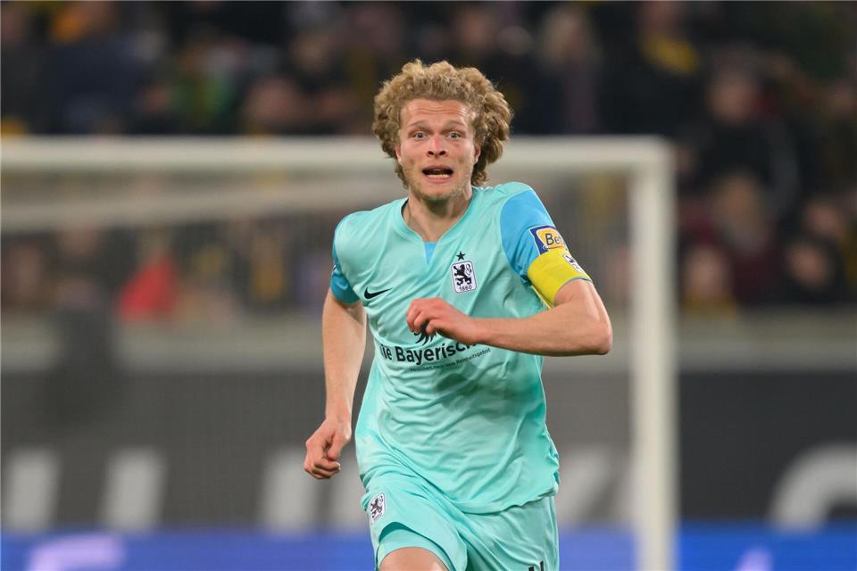„Löwen“-Kapitän Jesper Verlaat hatte sich im Drittliga-Spiel gegen Hansa Rostock eine Muskelverletzung zugezogen. (Archivbild)Robert Michael/dpa