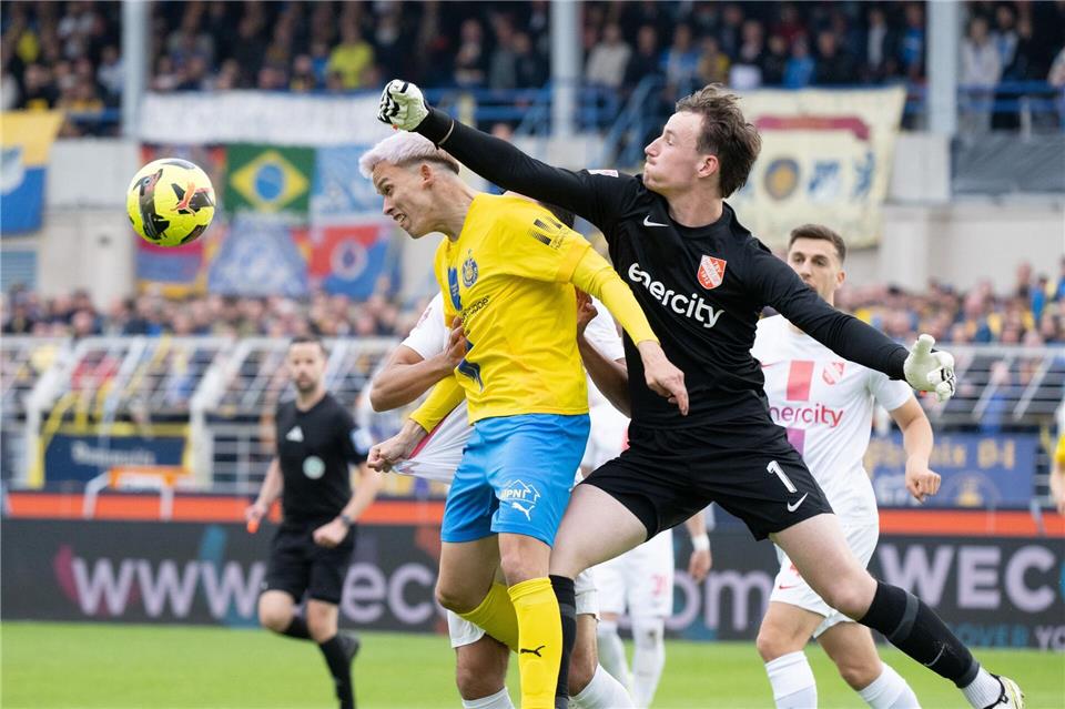 Lok Leipzig im Hinspiel der Drittliga-Relegation gegen Havelse.Sebastian Kahnert/dpa