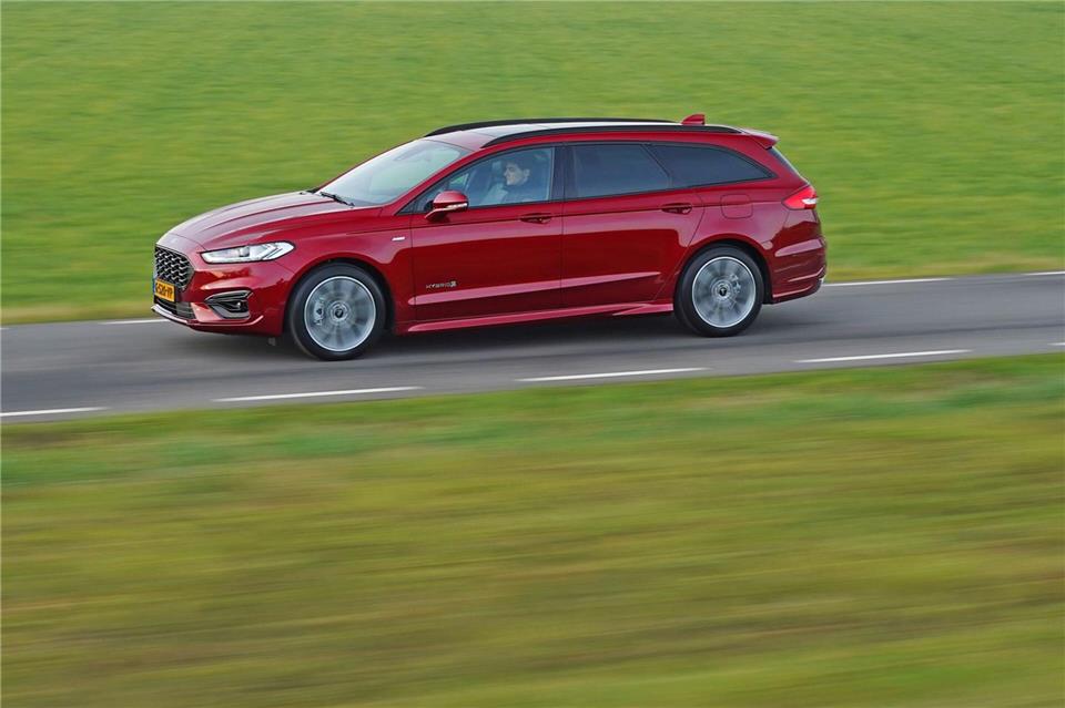 Long Vehicle: Der Mondeo fährt hier in der - traditionell bei Ford - Turnier genannten Kombi-Version vor.Ford/dpa-tmn