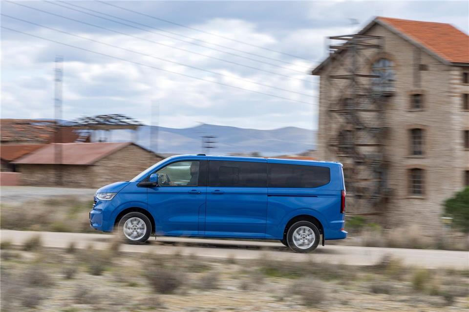 Long Vehicle: Der neue Transporter misst mindestens 5,05 Meter - es sind aber auch noch längere Versionen im Angebot.   Ingo Barenschee/Volkswagen AG/dpa-tmn