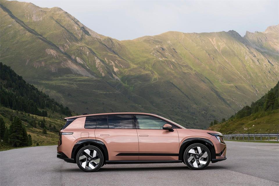 Long Vehicle: Optional drei Sitzreihen können sich auf rund 4,87 Meter verteilen.·koda Auto/dpa-tmn