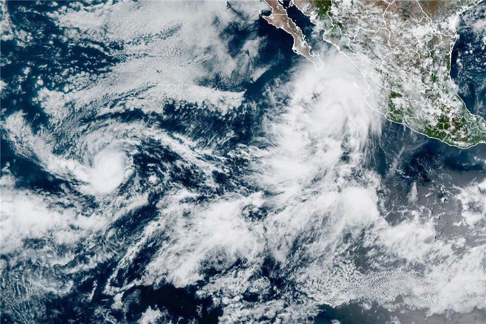„Lorena“ zieht auf die Westküste von Mexiko zu.Uncredited/NOAA/AP/dpa