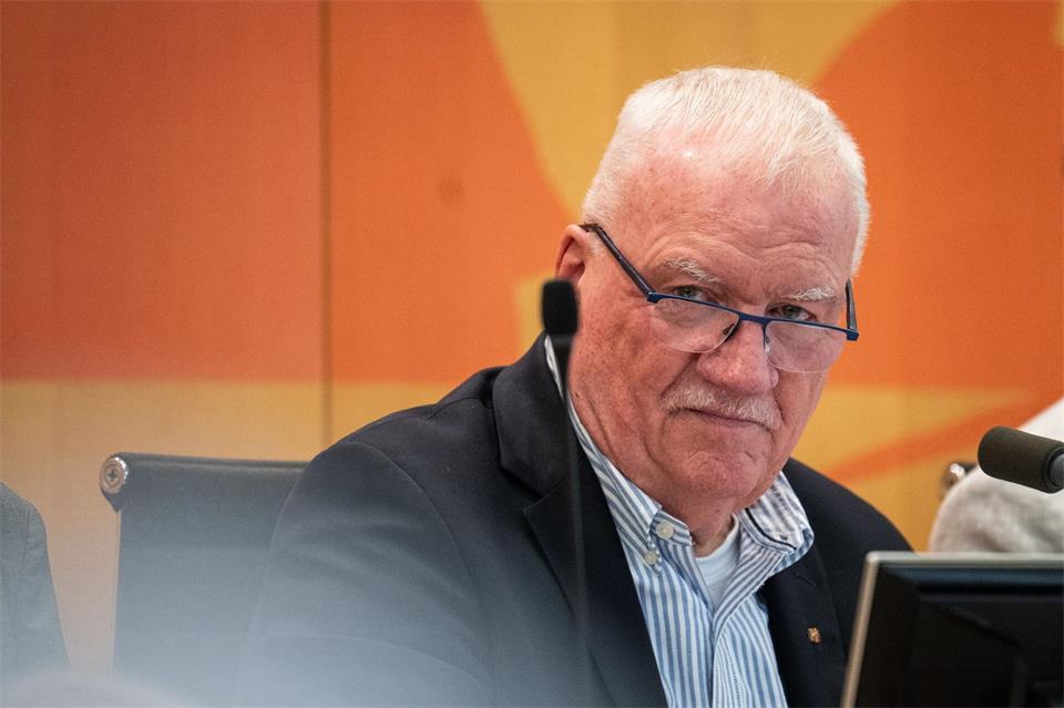 Lortz leitete die Landtagssitzungen mit einer großen Portion Humor.Hannes P. Albert/dpa