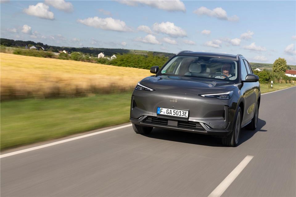 Los geht’s: Bis zu 475 Kilometer dauert es je nach Ausführung, bis der Geely E5 wieder an die Steckdose muss.weigl.biz/Geely/dpa-tmn