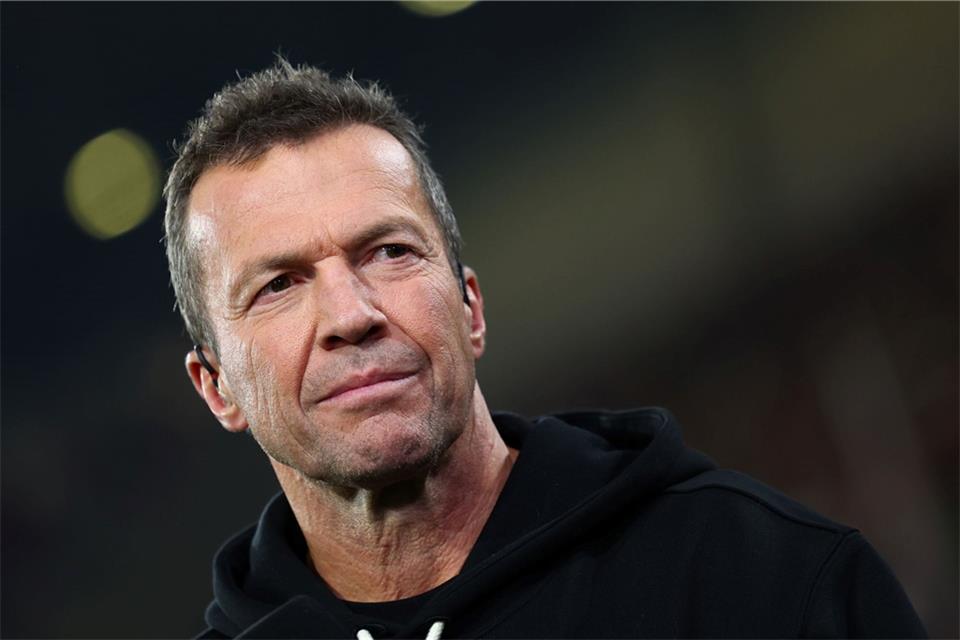 Matthäus über Müller-Entschluss: „Für mich überraschend“ Lothar Matthäus ist von Thomas Müllers Entschluss, weiter für das DFB-Team zu spielen überrascht.